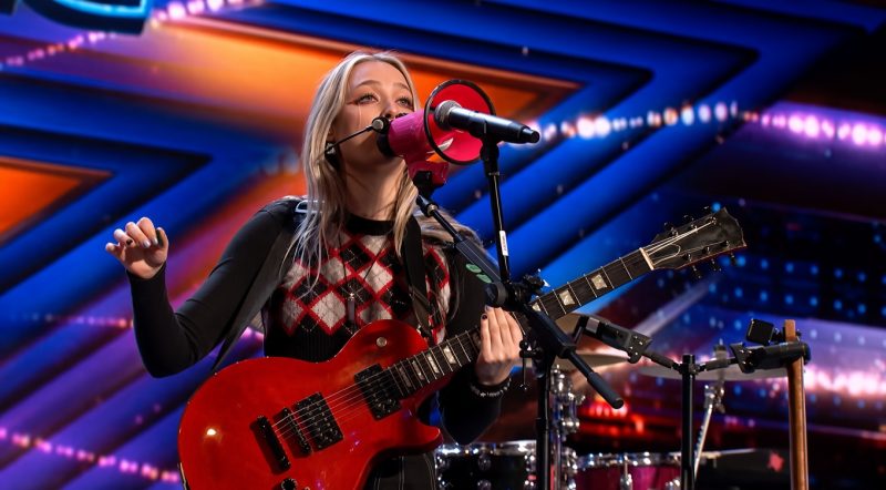 17-year-old Mia Morris performing as a one-woman band on America’s Got Talent