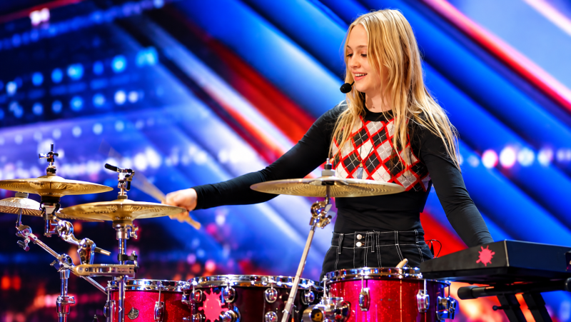 17-year-old Mia Morris performing as a one-woman band on America’s Got Talent